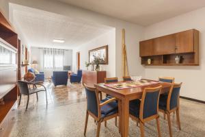 a kitchen and dining room with a table and chairs at Villa Julia in Rubí
