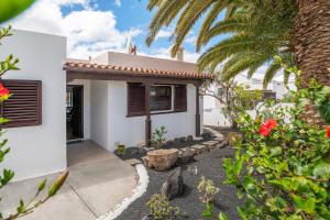 a house with a pathway leading to the front door at Casa Carmen - Comfort and Privacy in Nazaret