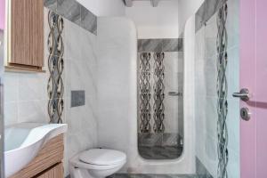 a bathroom with a toilet and a shower at Nicolas House 2 in Rakhídhion