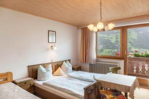 a hotel room with two beds and a window at Ferienwohnung Dornauer Sommer in Hippach