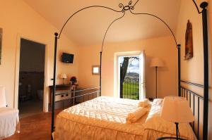a bedroom with a canopy bed with a teddy bear on it at Villa Arnilù in San Gimignano