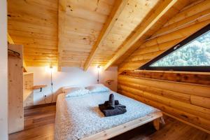 a bedroom with a bed in a log cabin at Chalet Agréable 3 étoiles app 4 in Courchevel