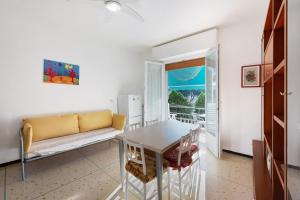 a living room with a couch and a table at Il Corallo in Albisola Superiore