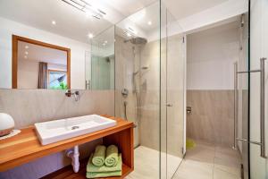 a bathroom with a sink and a shower at Langstein Wohnung Golden in Coldrano +19 photos