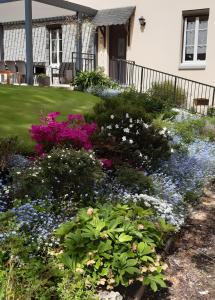 a garden of flowers in front of a house at Gite paysan lecarpentier in Fontenay +2 photos