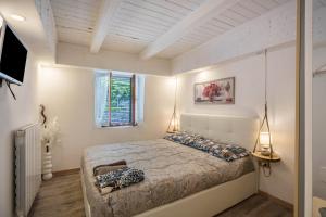 a bedroom with a bed with two lamps on it at Casa Giulia Balmuccia in Balmuccia