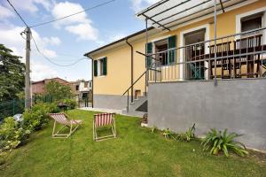 two chairs sitting in the yard of a house at Casa dei Fiori in Casanova Lerrore