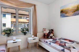 a small bedroom with a bed and a window at Casa Conte in Mörlenbach