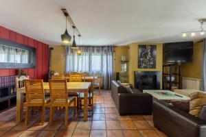 a living room with a table and a dining room at El Berrueco in El Berrueco