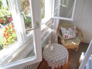 a room with a chair and a stool and a window at Apartment Am Birnbaum in Reutlingen