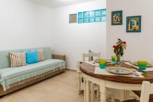 a living room with a couch and a table at Afroditi Ftelia Yasemi b in Mykonos