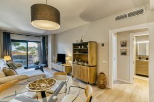 a living room with a couch and a table at Bonavista Begur in Begur