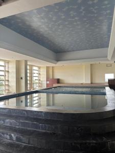 an empty swimming pool in a building with stairs at Apartment Pelita Batam Floor 21 no 5 Studio with Balcony in Nagoya