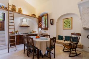 a kitchen and dining room with a table and chairs at Antica corte dell'800 in Castrignano del Capo