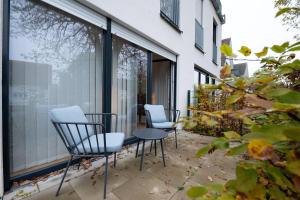 a group of chairs and a table on a patio at Ferienwohnung an der Gustavsburg in Homburg