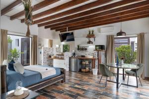 a bedroom with a bed and a table and a kitchen at Guenia ll in El Mojón