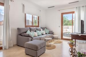 a living room with a couch and a piano at Es Campanar in Santanyi