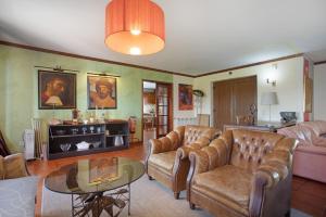 a living room with a couch and a table at Melquites Country House in Barrantes