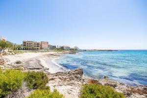 a view of a beach with buildings and the ocean at Can Vidal Cabrera in Ses Salines