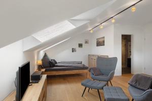 a living room with a couch and two chairs at Waldglück Apartment in Feldberg