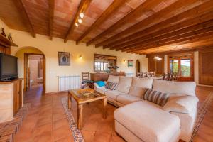 a living room with a couch and a table at Taconera in Artá