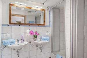 a bathroom with two sinks and a mirror at Alte Schmiede in Feldberg +46 photos