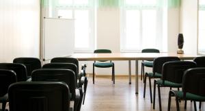 a conference room with a table and chairs at Sanatorium Uzdrowiskowe Chemik in Duszniki Zdrój