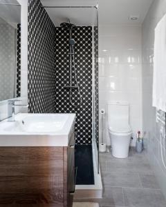 a bathroom with a sink and a toilet at Casa Roques 16 in Jávea