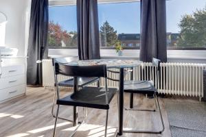 a table and two chairs in front of a window at Hansa Nest in Hamburg +16 photos