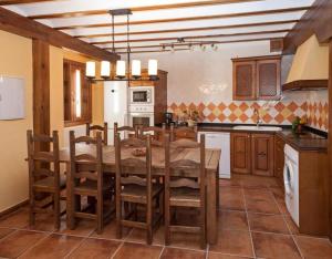a kitchen with a table and chairs in a kitchen at Montes De Alhama in Villarraso