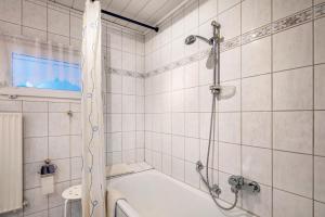 a bathroom with a shower and a bath tub at Ferienwohnung Sigrun in Niedenstein