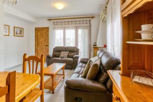 a living room with a couch and a table at Ampuriabrava in Empuriabrava
