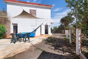 a patio with a table and chairs outside of a house at Vivienda V Torres 4 in Vega de San Mateo