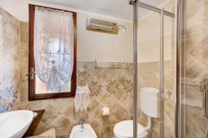 a bathroom with a shower and a toilet and a sink at Agriturismo U'Spigu Nonna Annetta in Nasino +37 photos