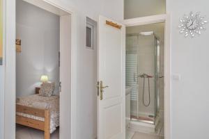 a bathroom with a glass door leading to a shower at Casa Eden in Tías