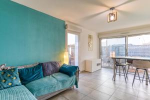 a living room with a couch and a table at Chambre Villa illiade in Jacou