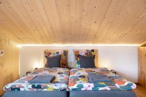 a bedroom with a bed and a wooden ceiling at Refugium aus Vollholz in Schlitz
