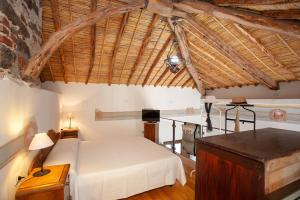 a bedroom with a bed and a desk in a room at Hora Est in Orosei