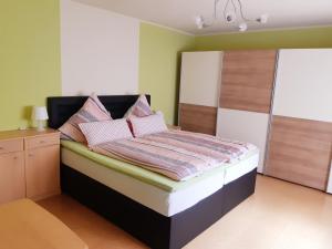a bedroom with a bed with a headboard at Ferienhaus Waldblick in Reinharz