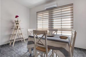 a dining room with a table and chairs and a window at Casa Relax in Gran Tarajal