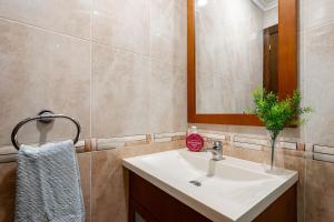 a bathroom with a sink and a mirror at Apto Naranja - Casa el gaitero in Susacasa +12 photos
