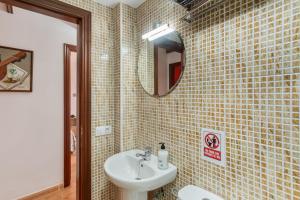 a bathroom with a sink and a mirror at Villa Florymar in Ingenio +12 photos