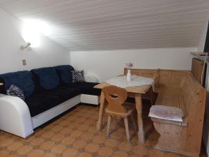 a living room with a couch and a table at Apartement Annabelle in Lana