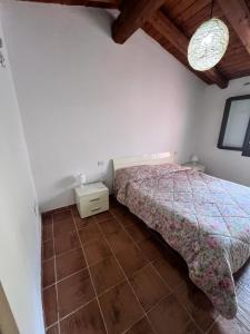 a bedroom with a bed and a tiled floor at Orizzonti 32 in Golfo Aranci