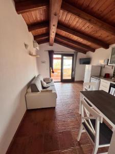 a living room with a couch and a table at Orizzonti 32 in Golfo Aranci