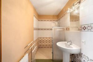 a small bathroom with a sink and a shower at Chambre d'Hotes La Roseraie in Saint-Émilion