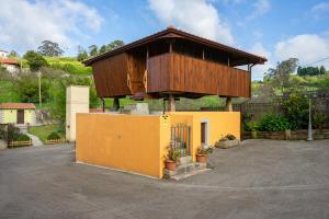 a yellow building with a wooden roof at Aldea Salguero in Albandi