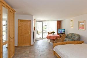 a bedroom with a bed and a table and a couch at Ferienwohnung Maribell Jabel in Jabel +16 photos
