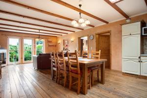 a kitchen and dining room with a table and chairs at Ferienhaus Sundperle in Stralsund