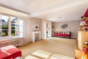 a living room with a red bed and a window at Ferienwohnung Sommersonne in Warstein